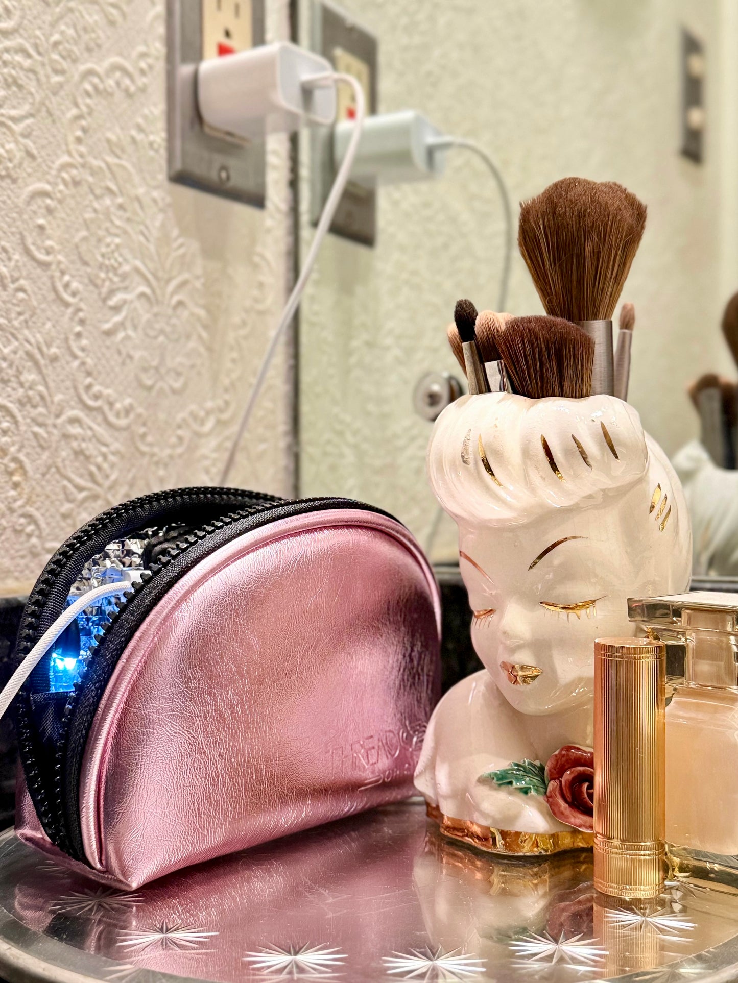 LUNA LIGHT UP MAKEUP BAG - PINK